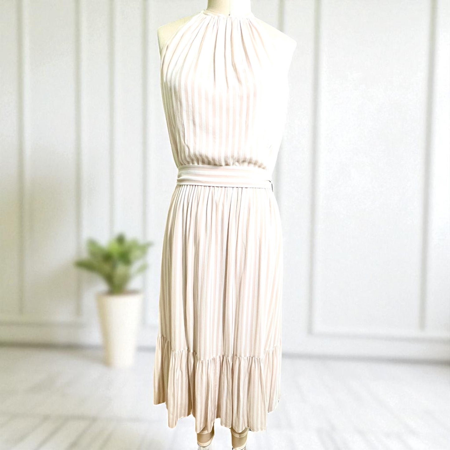 Halter midi dress with flattering pleated Skirt