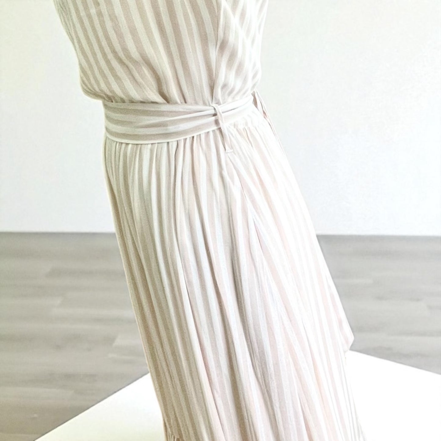 Halter midi dress with flattering pleated Skirt