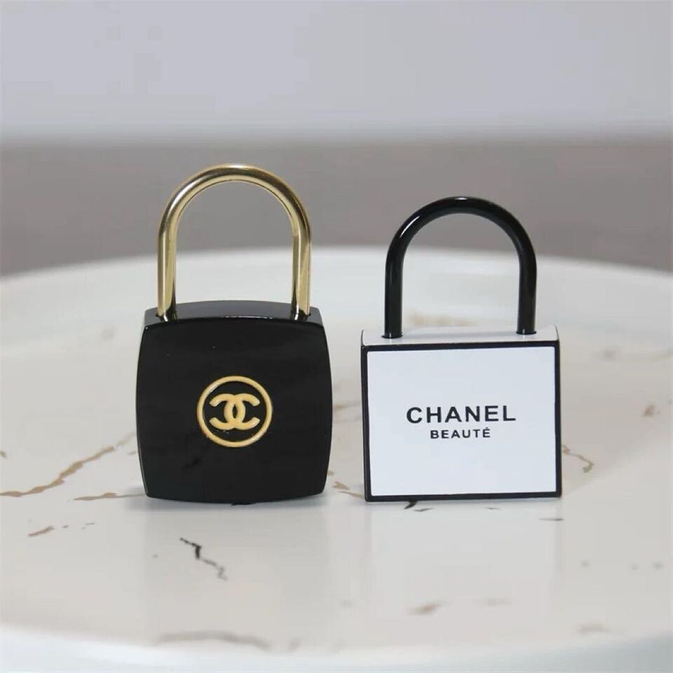 NIB Chanel La Collection Lock and Key Set