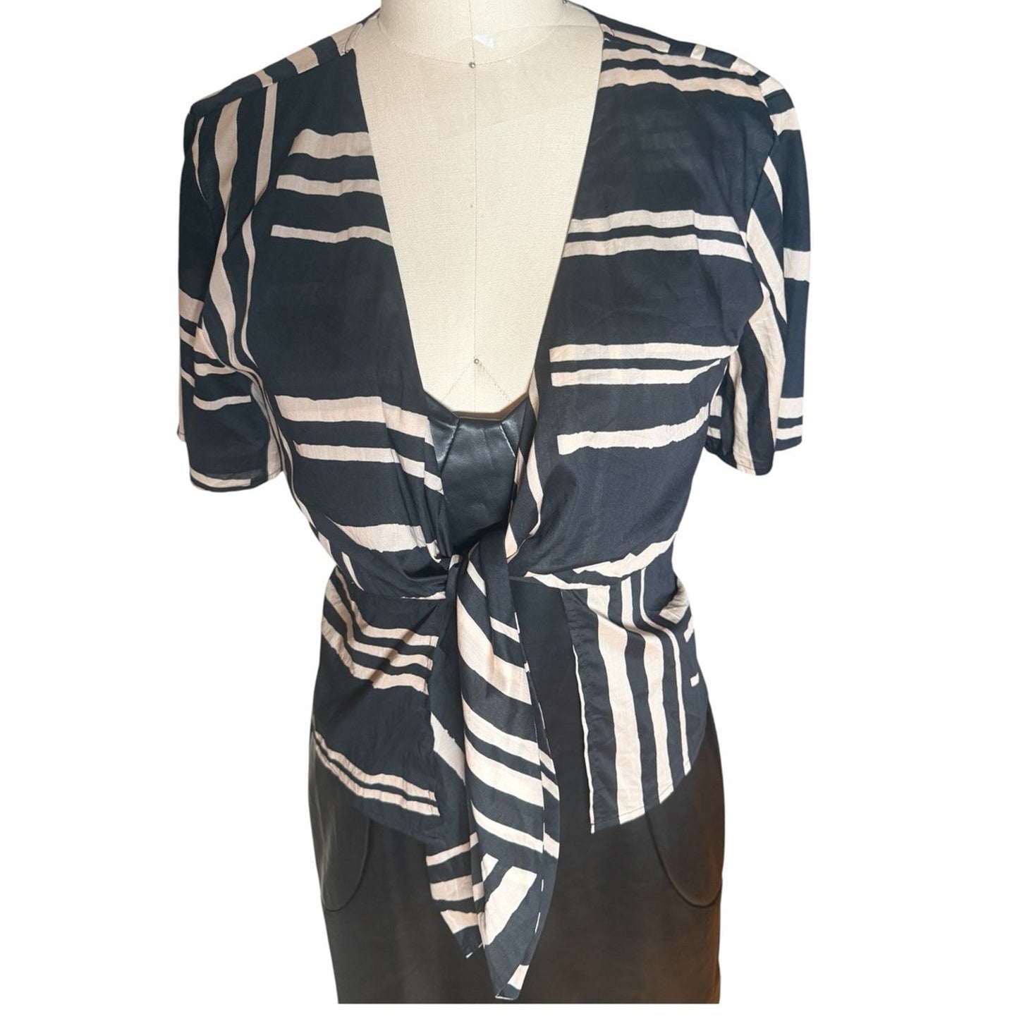 NWT Rails Tia Island Stripe Tie Front Cotton Top Women’s L Cream & Black