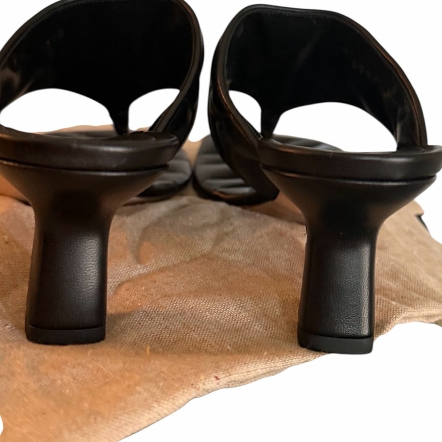 Authentic Gucci GG Marmont Quilted Leather Thong Heel Sandals Black Gold Size 7