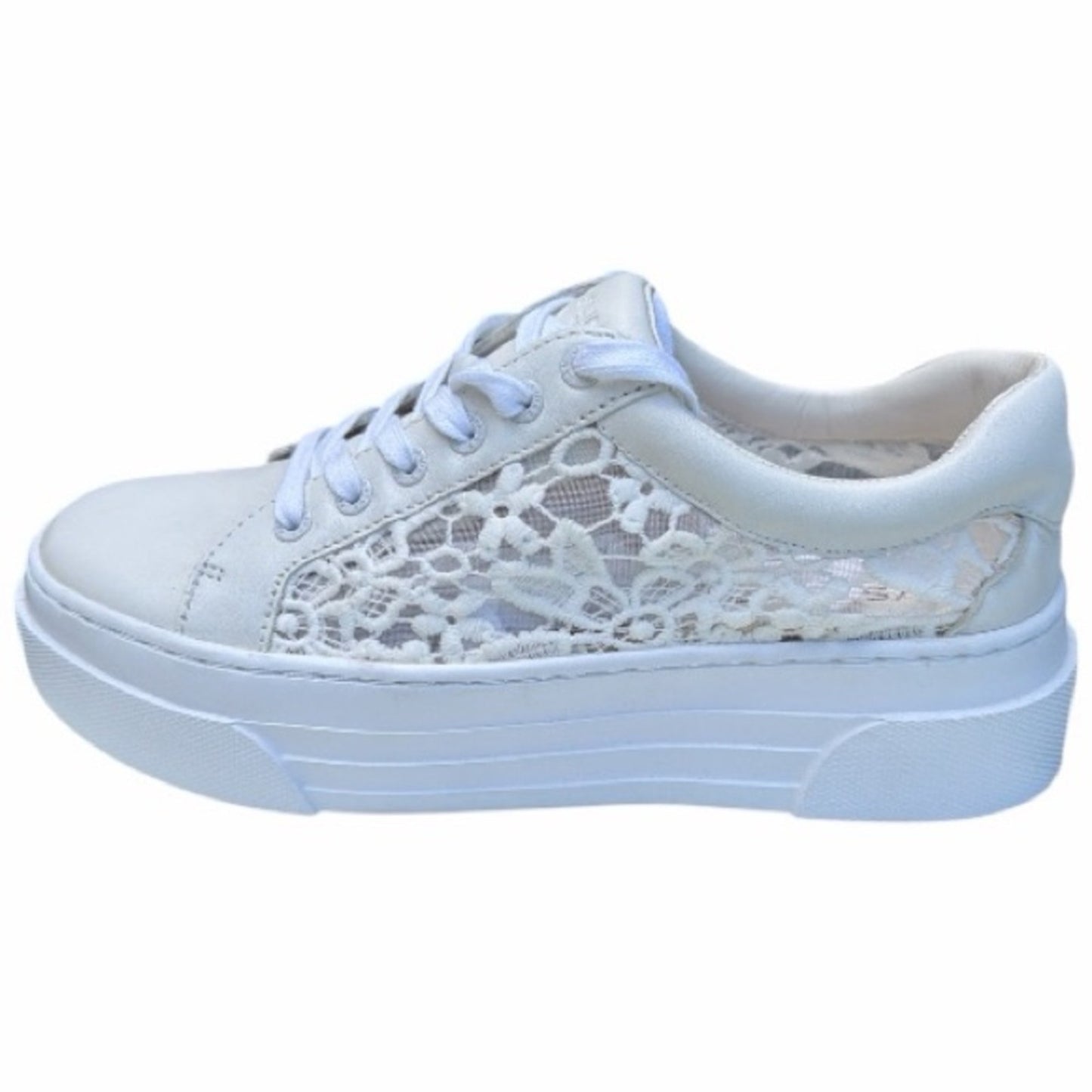 Women's White Lace Fabric & leather Analee Lace Sneaker Size 81/2