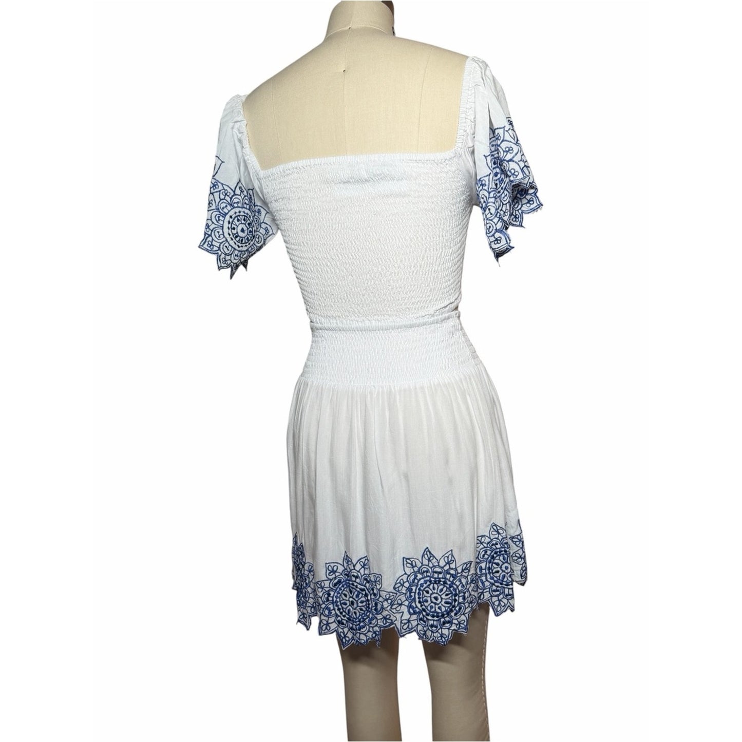 NWT Tiare Hawaii White Blue Embroidered Matching Set Resort Size M (S,M & L)