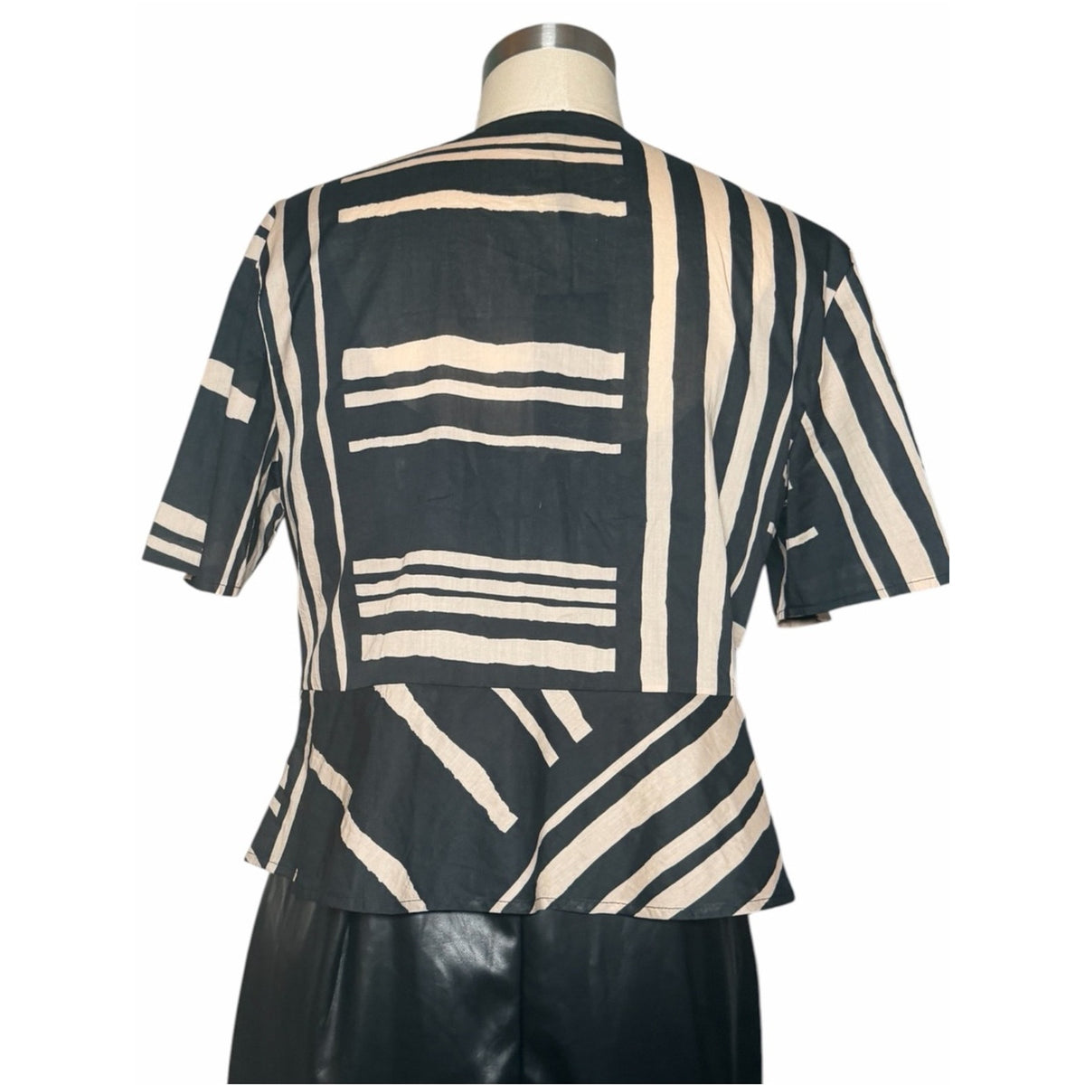 NWT Rails Tia Island Stripe Tie Front Cotton Top Women’s L Cream & Black