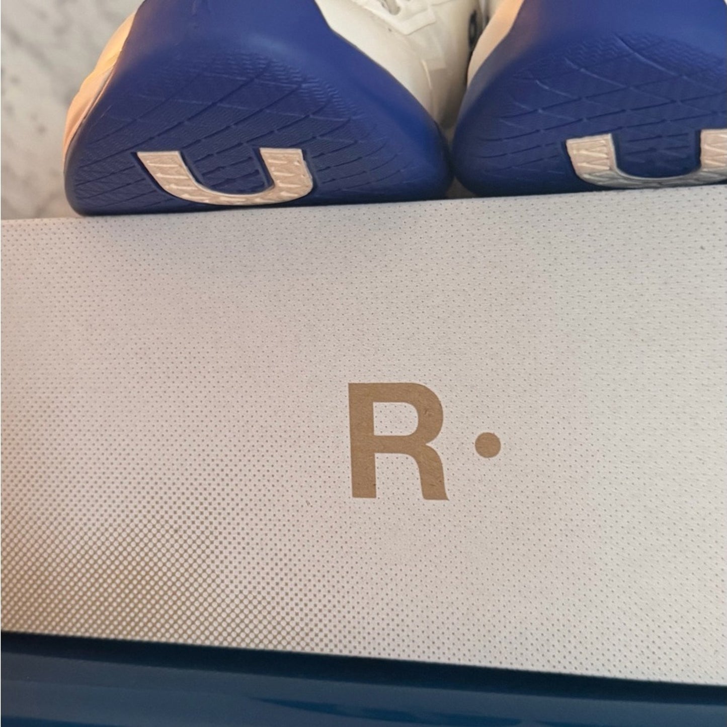 On Running The Roger Pro Women’s Sneakers White Indigo Size 7.5 NIB