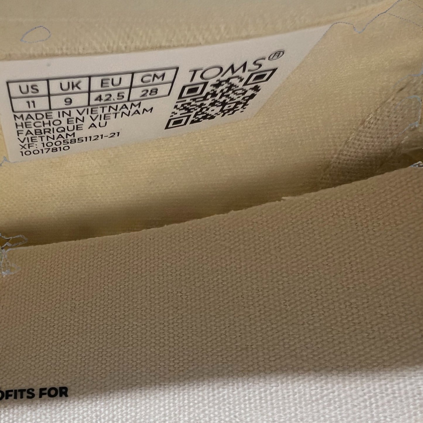 Tom’s Camp flats Women’s 11
New in Box