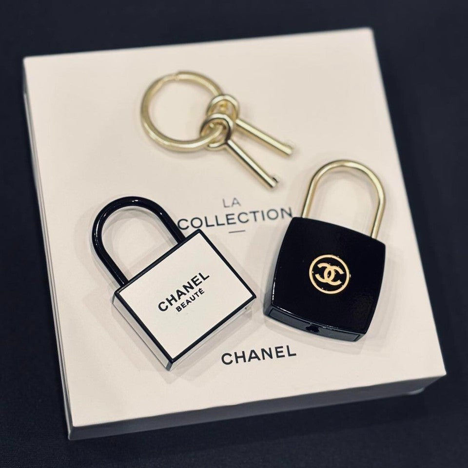 NIB Chanel La Collection Lock and Key Set