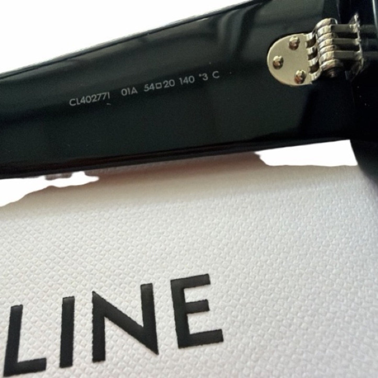 Celine Celine Bold 3 Dots Sunglasses
CL40277| 01A Black / Smoke NWT & Box