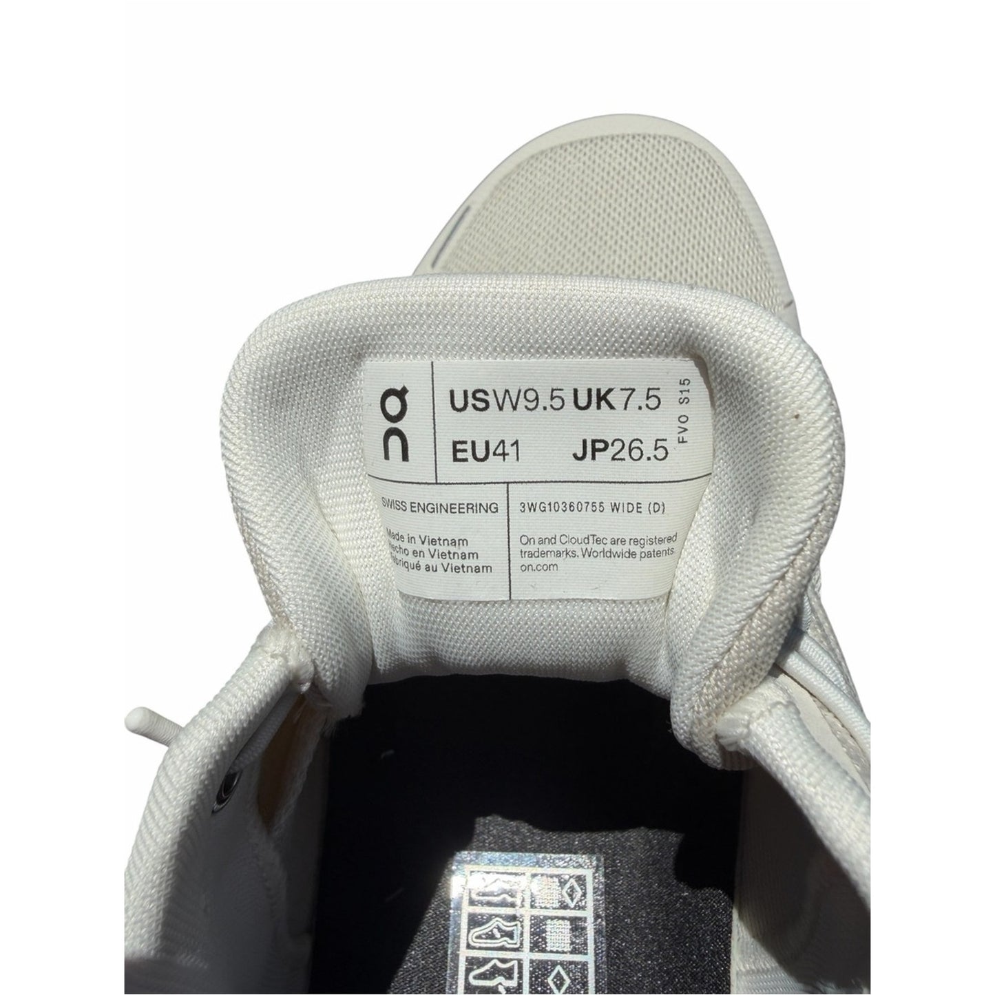 On Cloud "6" Wide Running Shoes Pearl White Women’s 9.5 Wide D NEW W/BOX