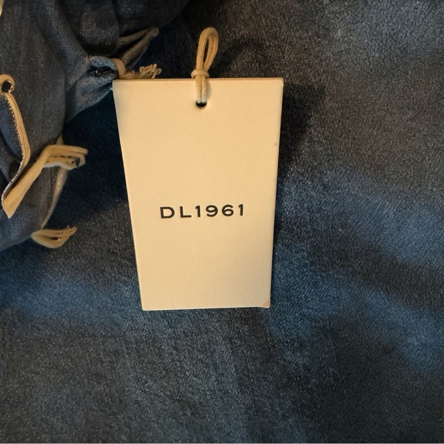 DL1961 Hepburn Pleated Denim Shorts 28 NWT High Rise Wide Leg
