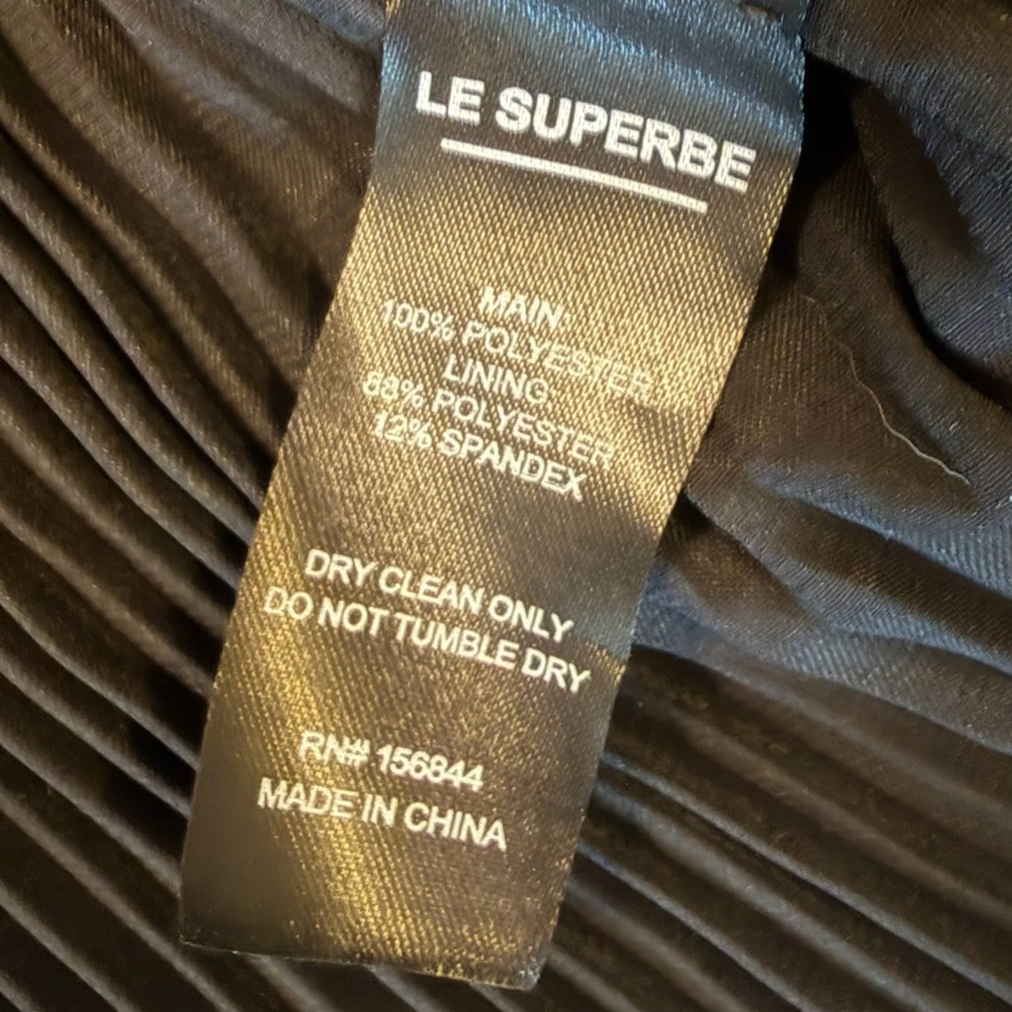 LE SURPERBE FOIL PLEATED SKIRT BLACK SIZE MED NEW