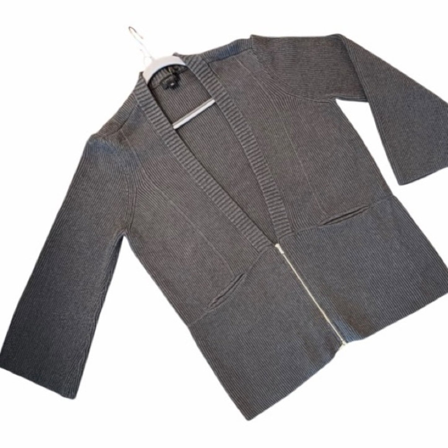 Carlisle Collection V-Neck - 1/2 Zip Gray Cardigan
Bell Sleeves NWT Size XLarge