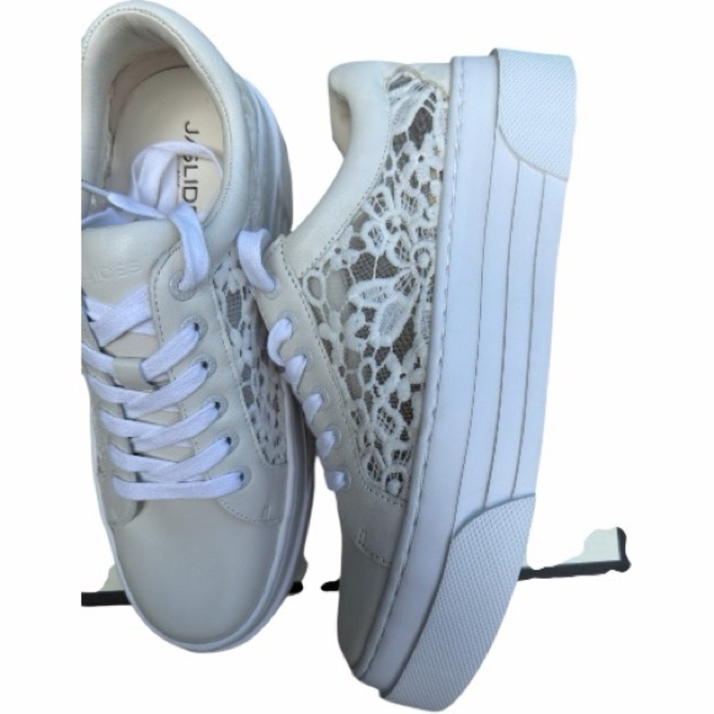 Women's White Lace Fabric & leather Analee Lace Sneaker Size 81/2