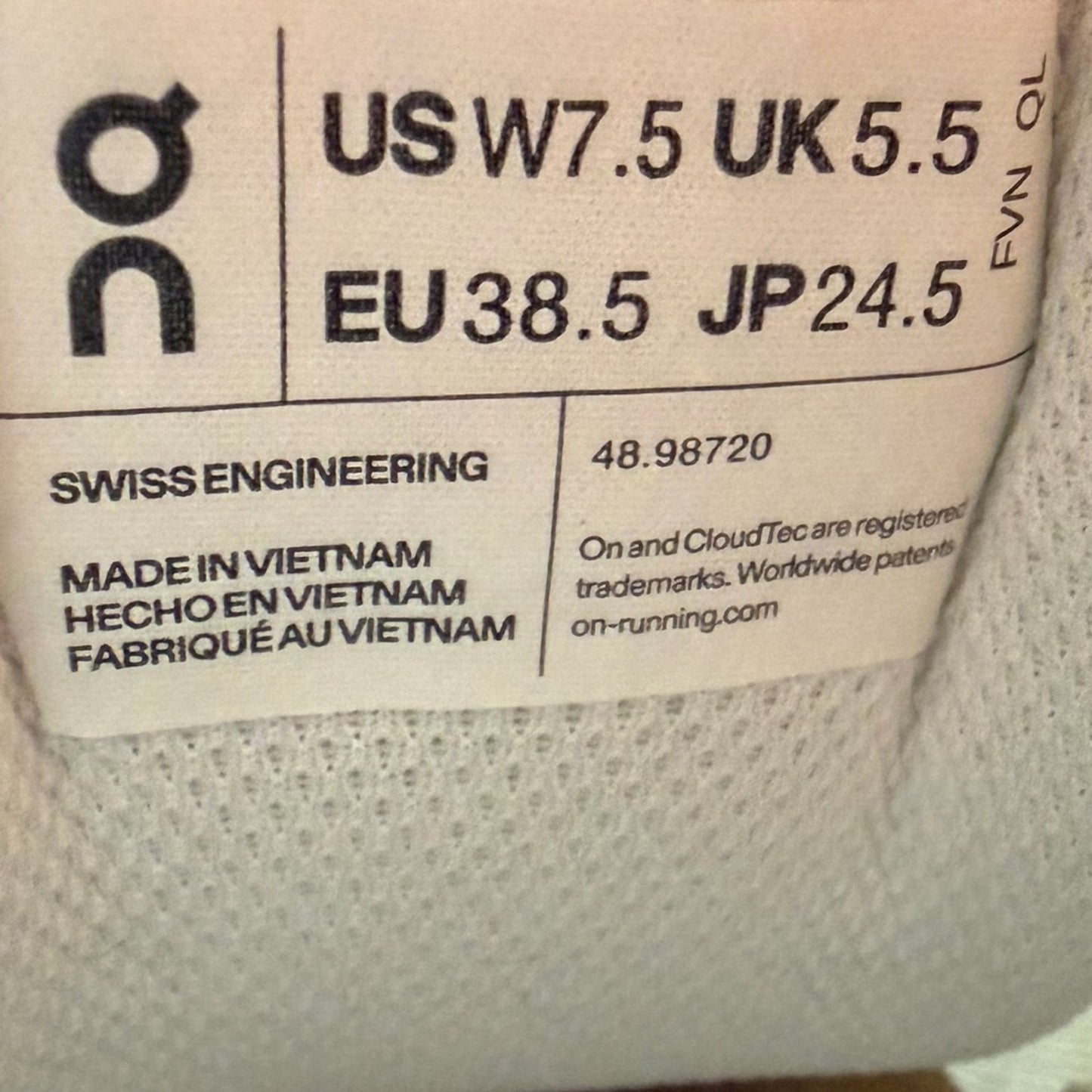 On Running The Roger Pro Women’s Sneakers White Indigo Size 7.5 NIB