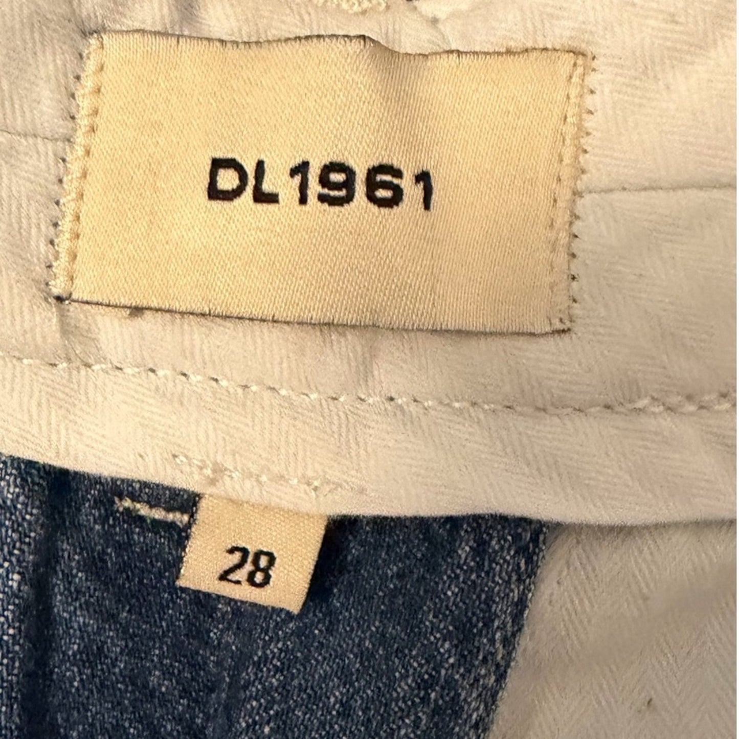 DL1961 Hepburn Pleated Denim Shorts 28 NWT High Rise Wide Leg