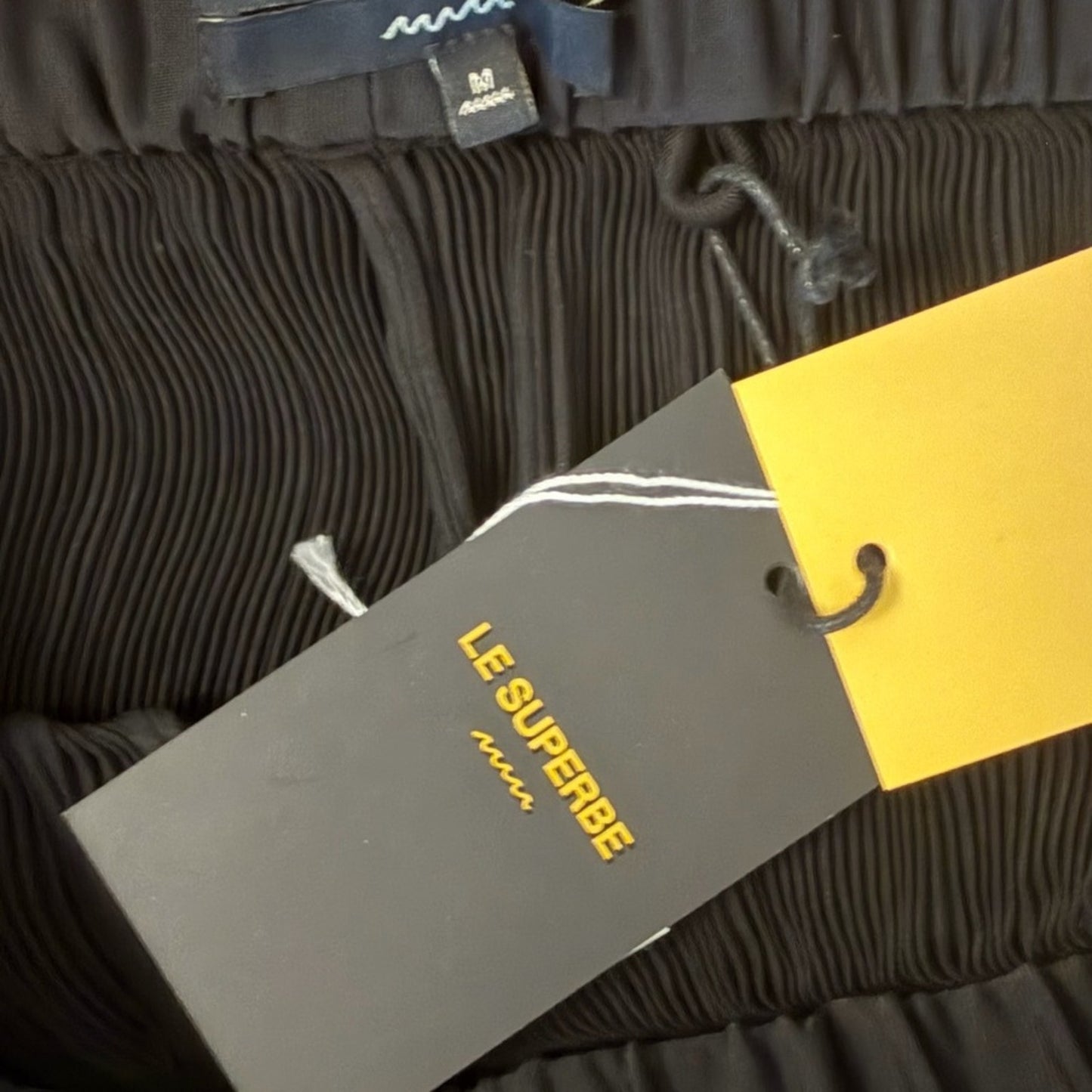 LE SURPERBE FOIL PLEATED SKIRT BLACK SIZE MED NEW